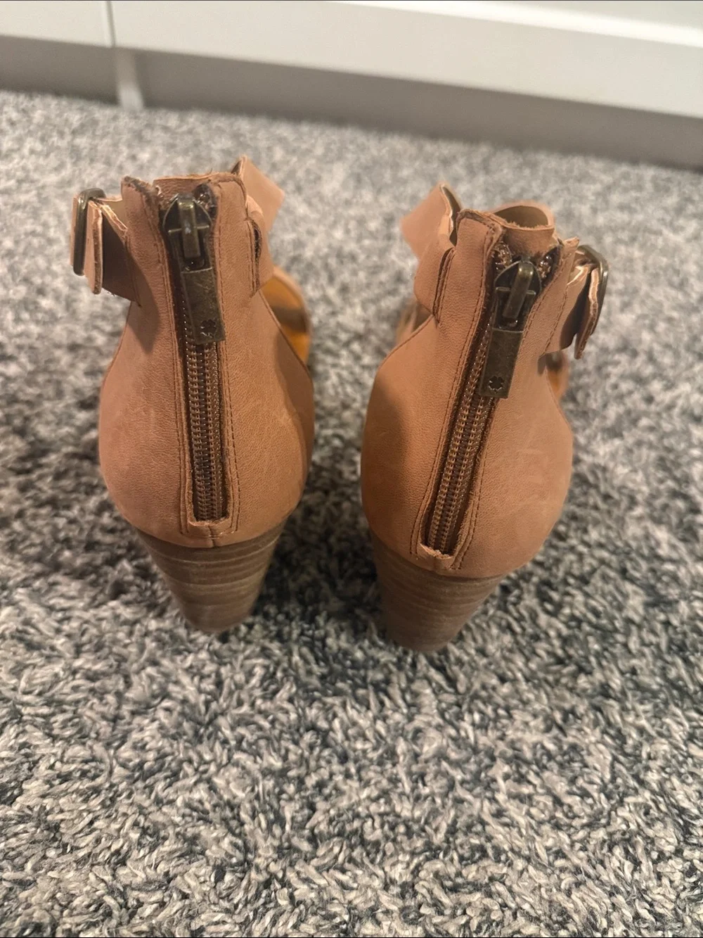 Lucky Brand Caisby Women’s 10 Tan Leather Strappy Wedge Sandals
